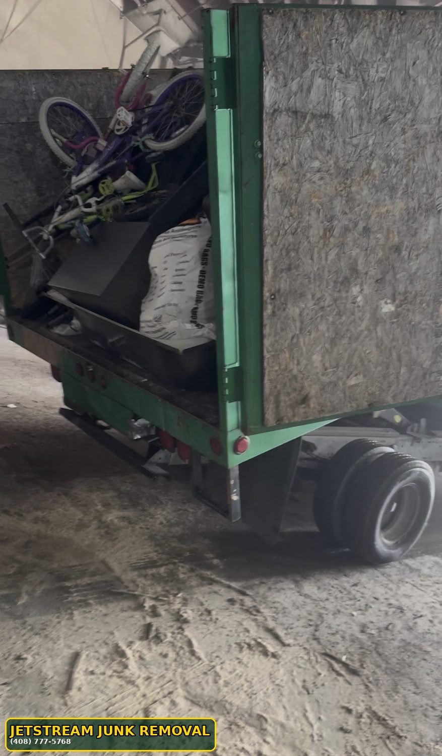 yard debris removal and property cleanout